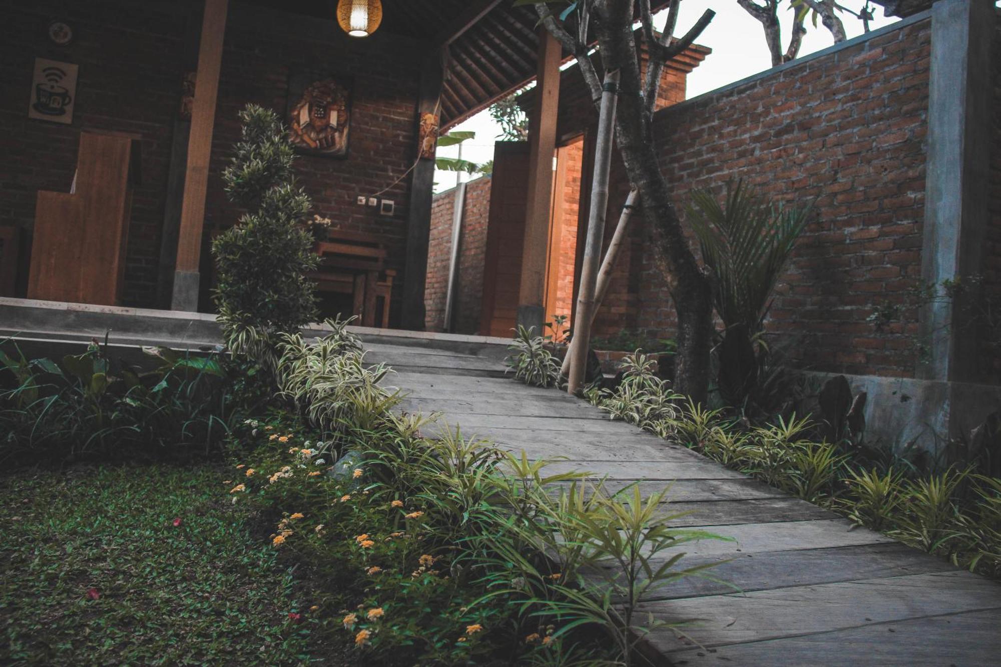 The Govardhan Homestay Canggu Extérieur photo